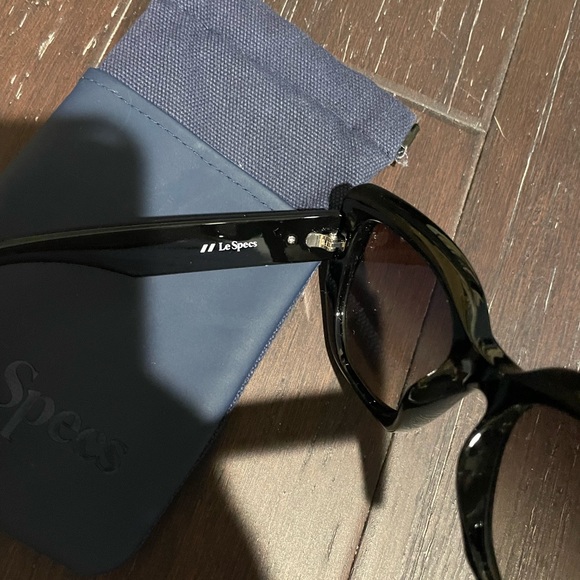 Le Specs Glossy Black Sunglasses - Picture 5 of 5